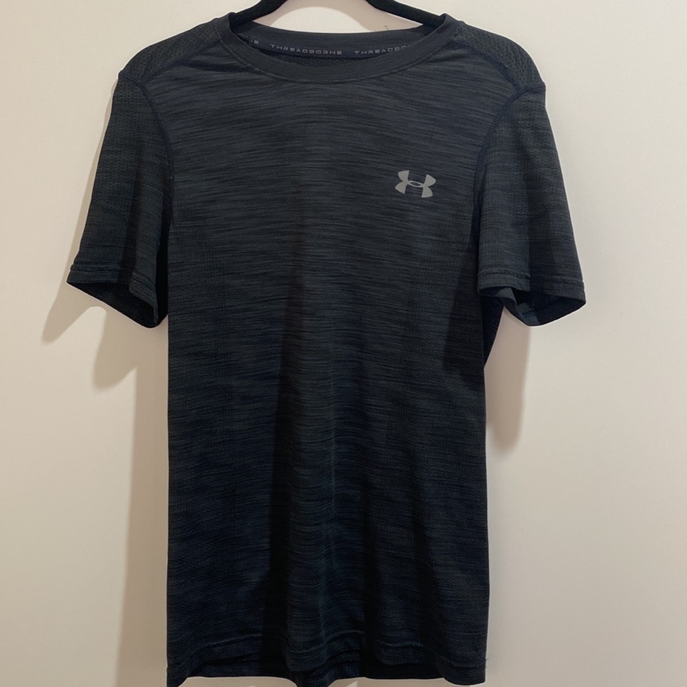 ☀️Under Armour fitted athletic shirt☀️